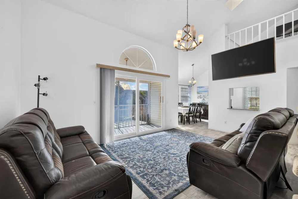 1975 WESTMINSTER CIRCLE #4 Vero Beach, FL 32966