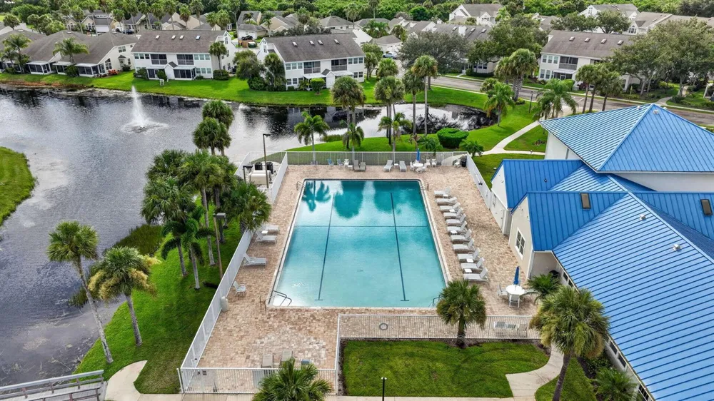 1975 WESTMINSTER CIRCLE #4 Vero Beach, FL 32966