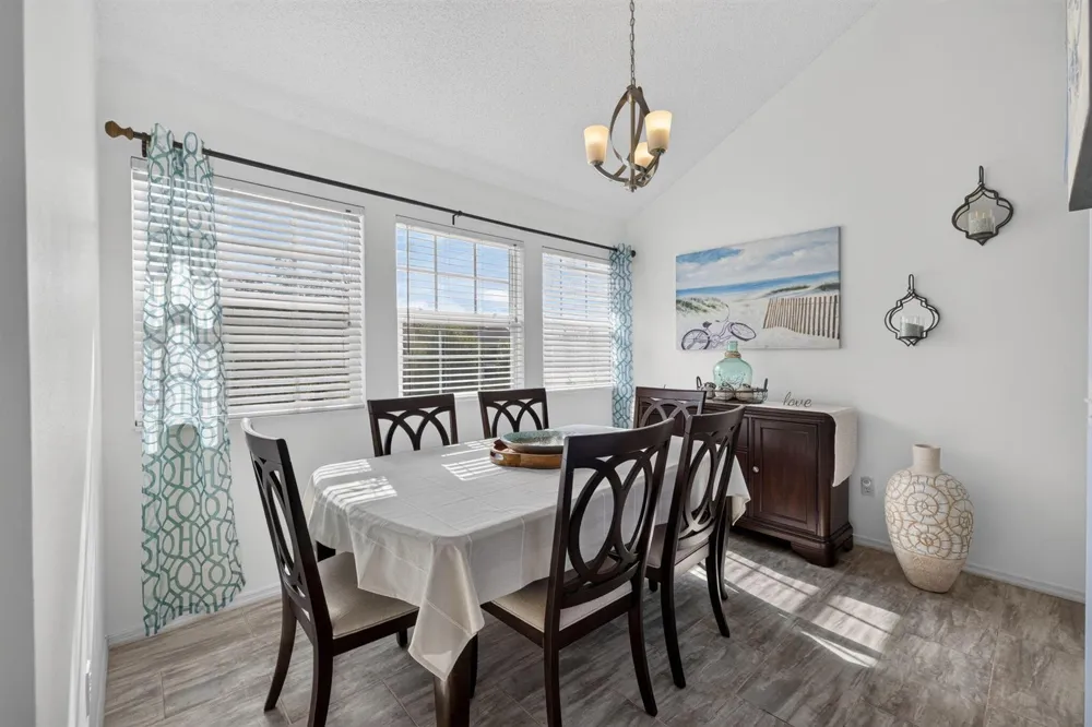 1975 WESTMINSTER CIRCLE #4 Vero Beach, FL 32966