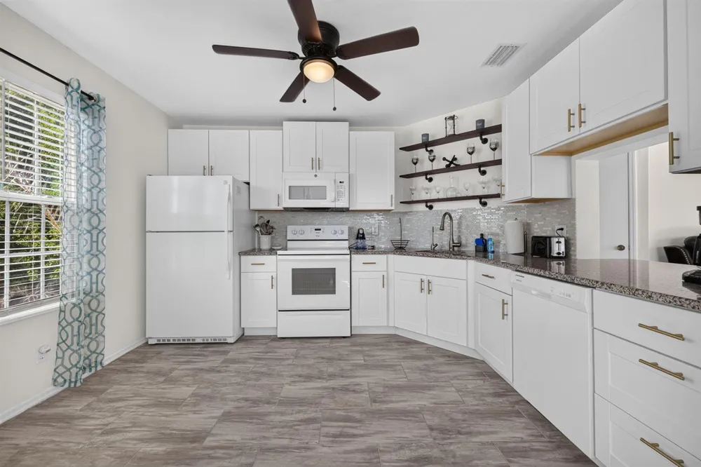1975 WESTMINSTER CIRCLE #4 Vero Beach, FL 32966