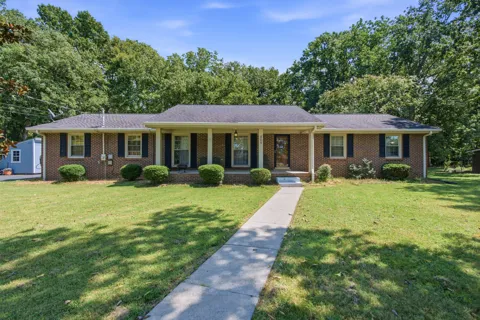 809 Dakota Dr