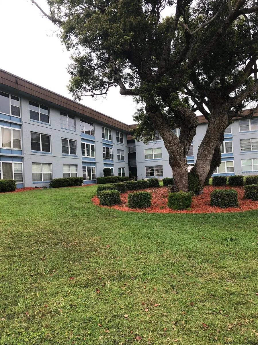 333 LAKE HOWARD DRIVE NW #302B Winter Haven, FL 33880