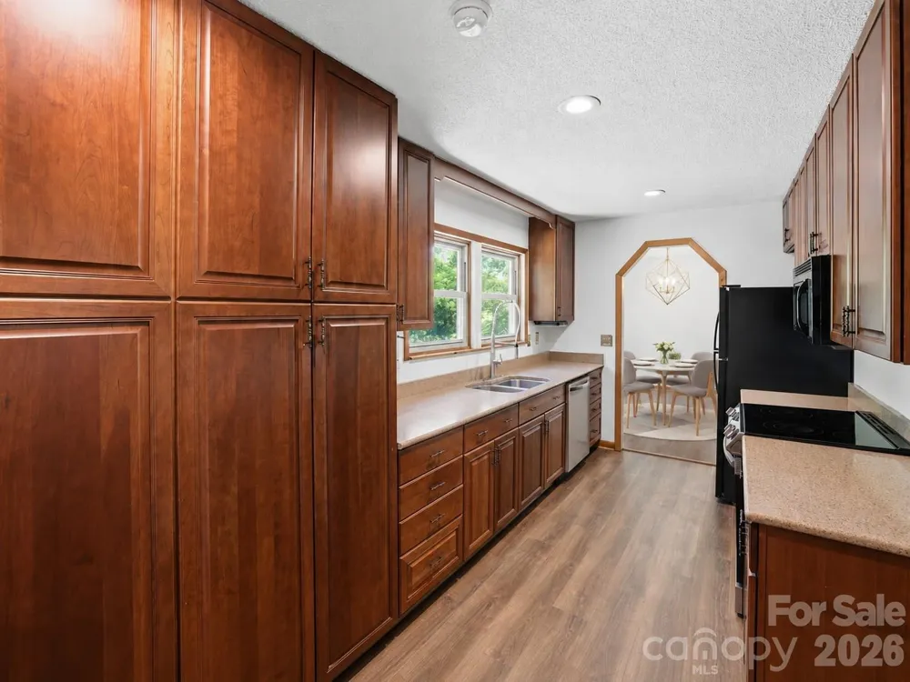 207 Wood Dale Drive Hendersonville, NC 28791