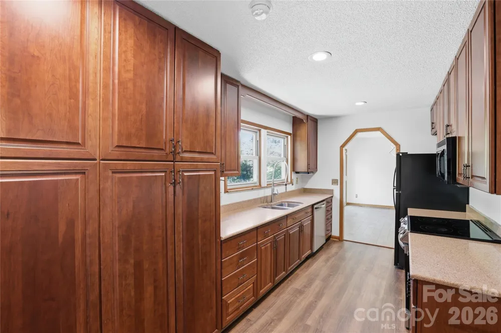207 Wood Dale Drive Hendersonville, NC 28791