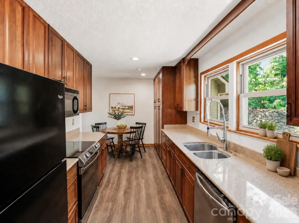 207 Wood Dale Drive Hendersonville, NC 28791