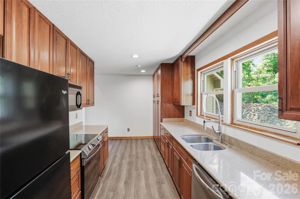 207 Wood Dale Drive Hendersonville, NC 28791