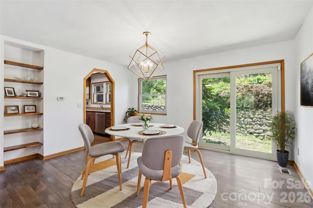 207 Wood Dale Drive Hendersonville, NC 28791