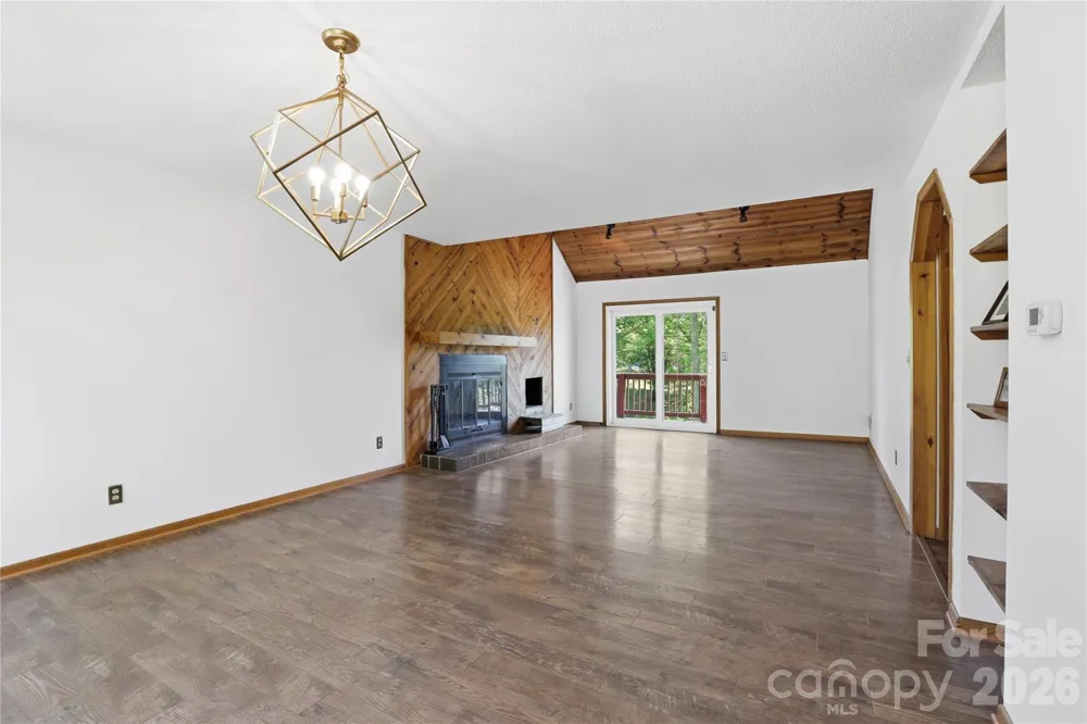 207 Wood Dale Drive Hendersonville, NC 28791