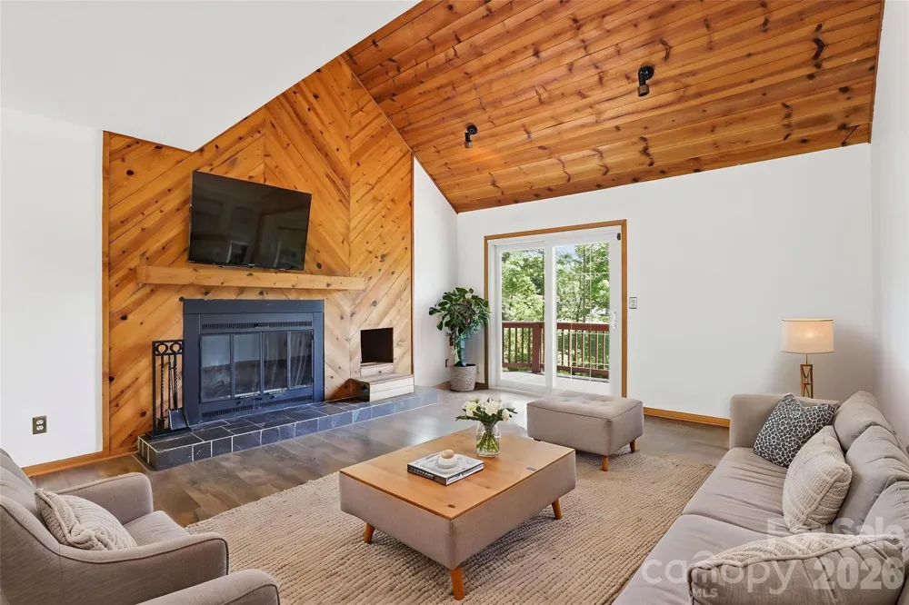 207 Wood Dale Drive Hendersonville, NC 28791