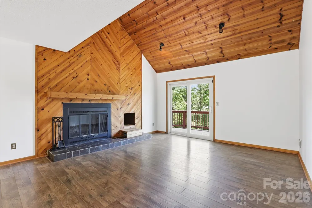 207 Wood Dale Drive Hendersonville, NC 28791