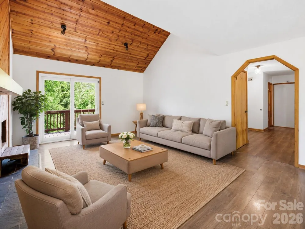 207 Wood Dale Drive Hendersonville, NC 28791