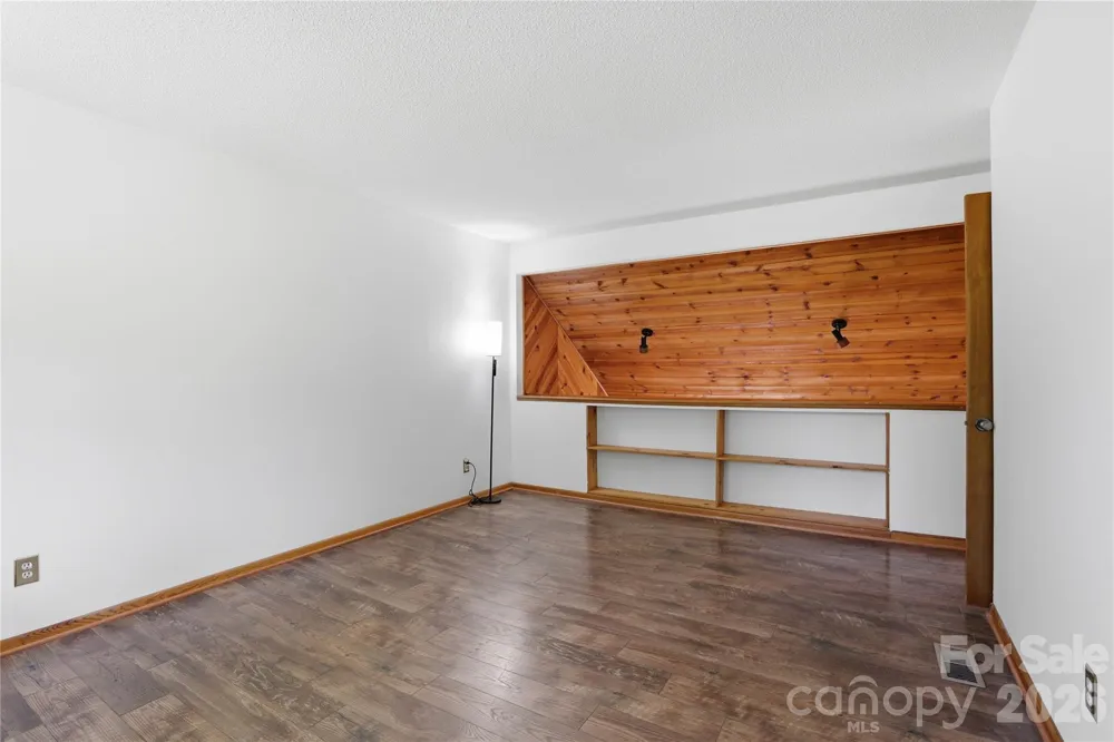 207 Wood Dale Drive Hendersonville, NC 28791