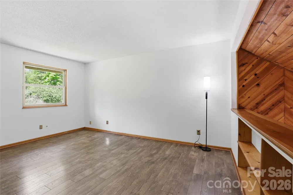 207 Wood Dale Drive Hendersonville, NC 28791