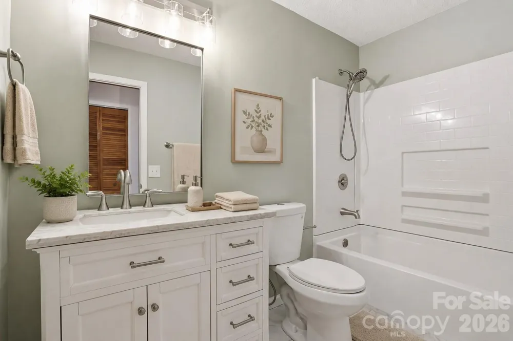 207 Wood Dale Drive Hendersonville, NC 28791