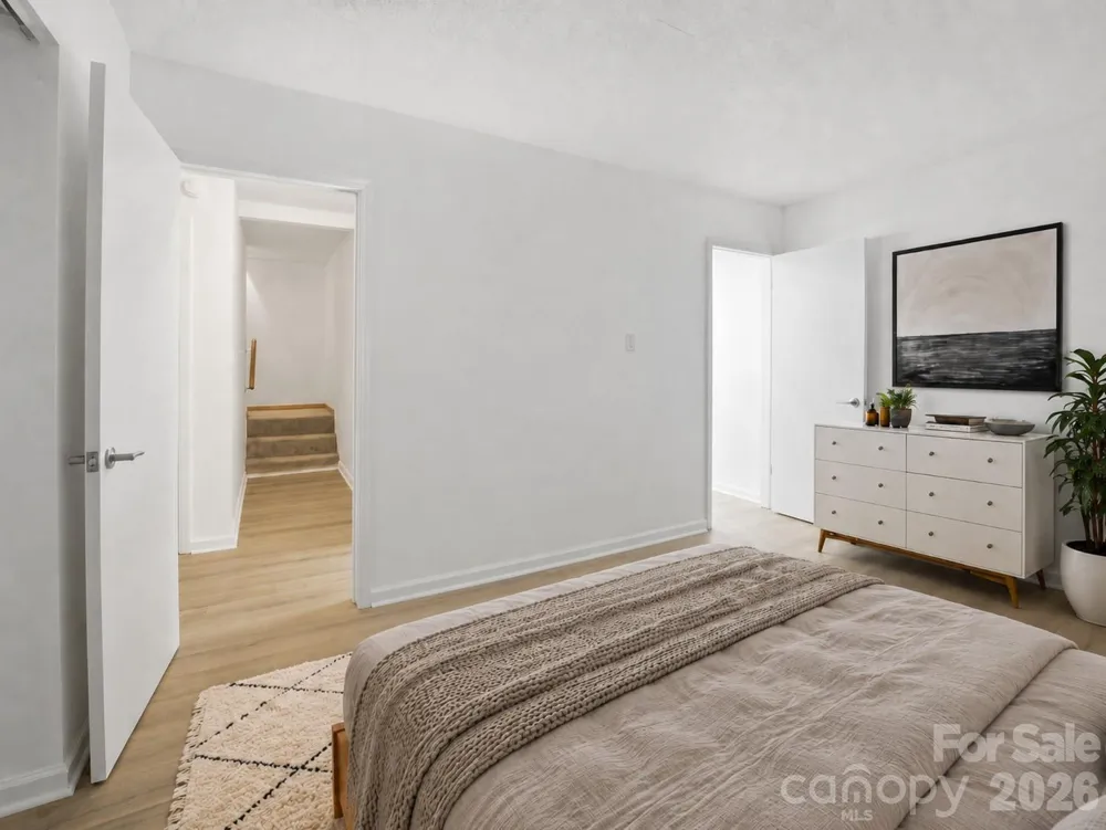 207 Wood Dale Drive Hendersonville, NC 28791