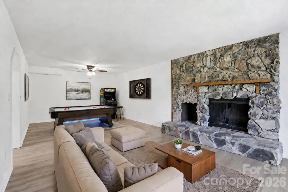 207 Wood Dale Drive Hendersonville, NC 28791