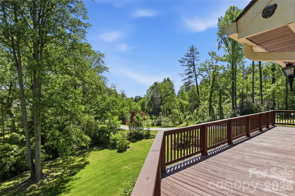 207 Wood Dale Drive Hendersonville, NC 28791