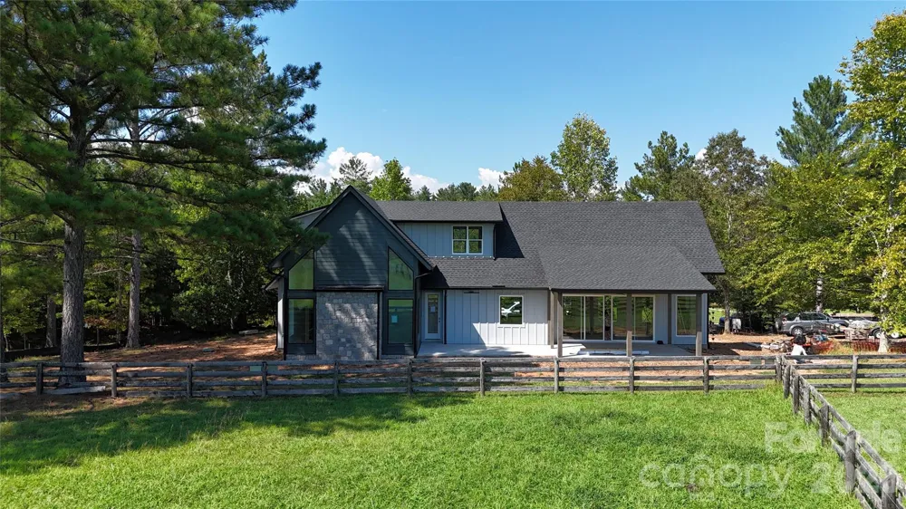 2303 Paddock Circle Morganton, NC 28655