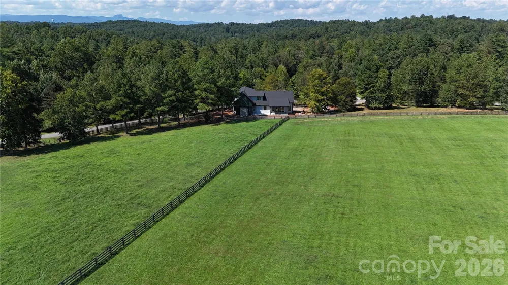 2303 Paddock Circle Morganton, NC 28655