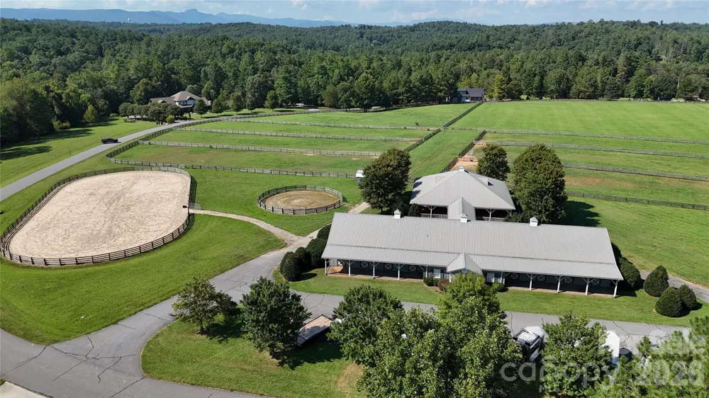 2303 Paddock Circle Morganton, NC 28655