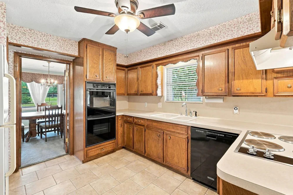 8126 Middlebury Lane Houston, TX 77070
