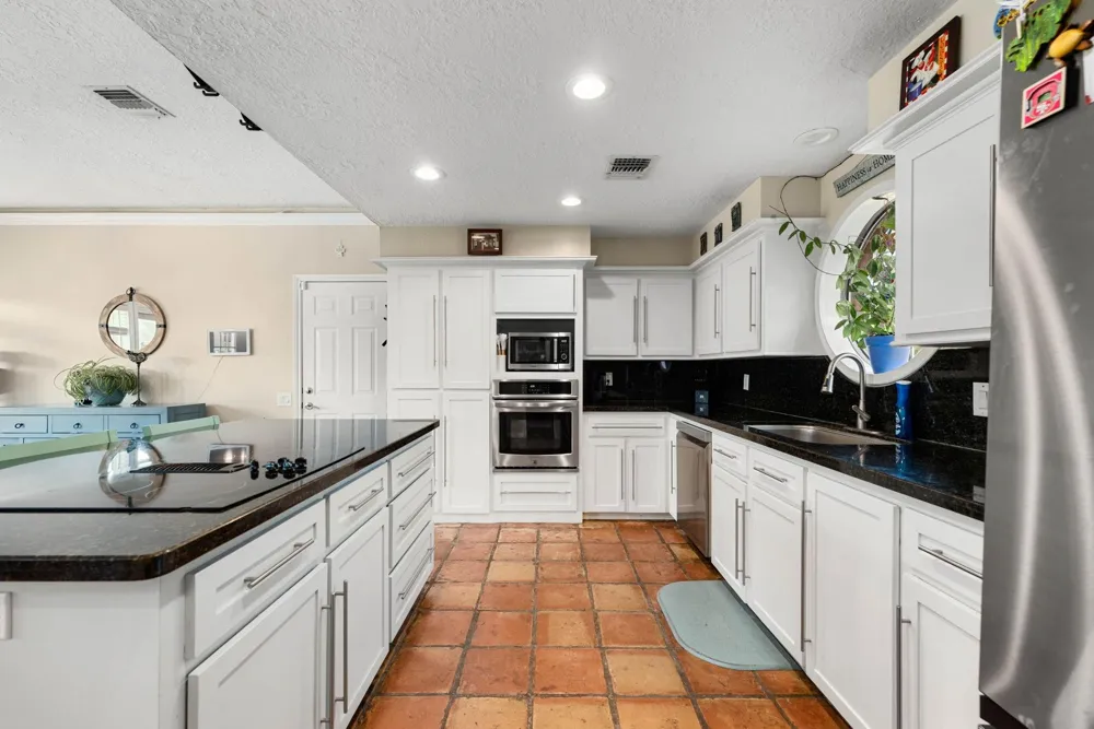 3039 Lake Island Drive Montgomery, TX 77356