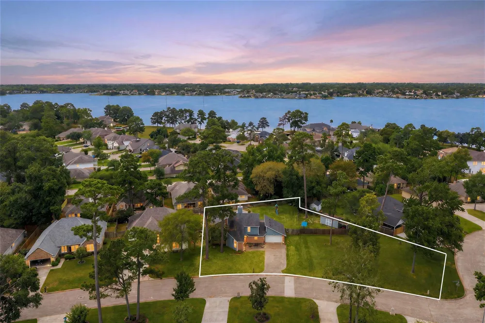 3039 Lake Island Drive Montgomery, TX 77356