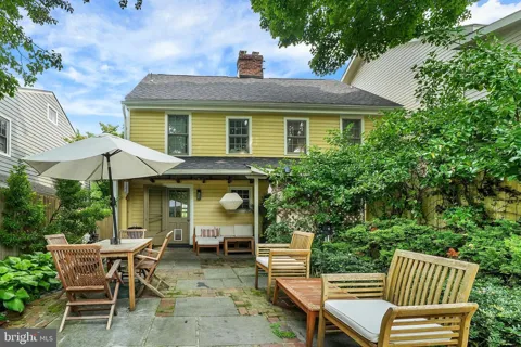 9 BUFFINGTON STREET