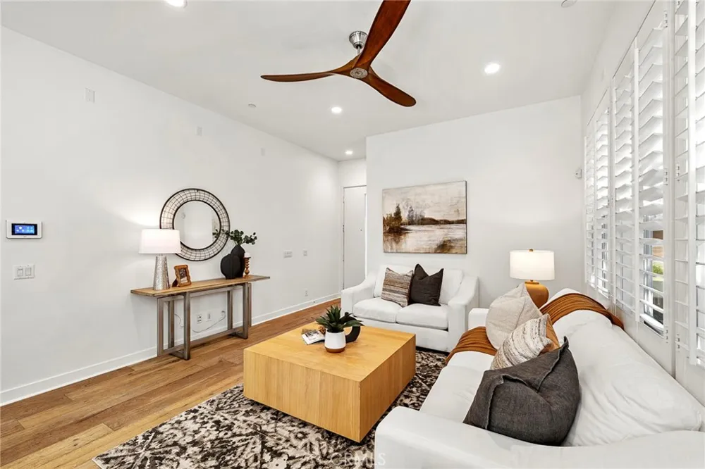 2111 Breakaway Costa Mesa, CA 92627