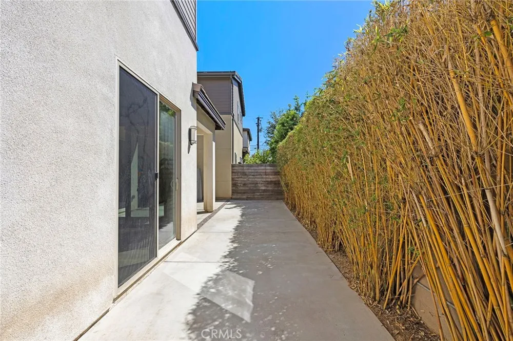 2111 Breakaway Costa Mesa, CA 92627