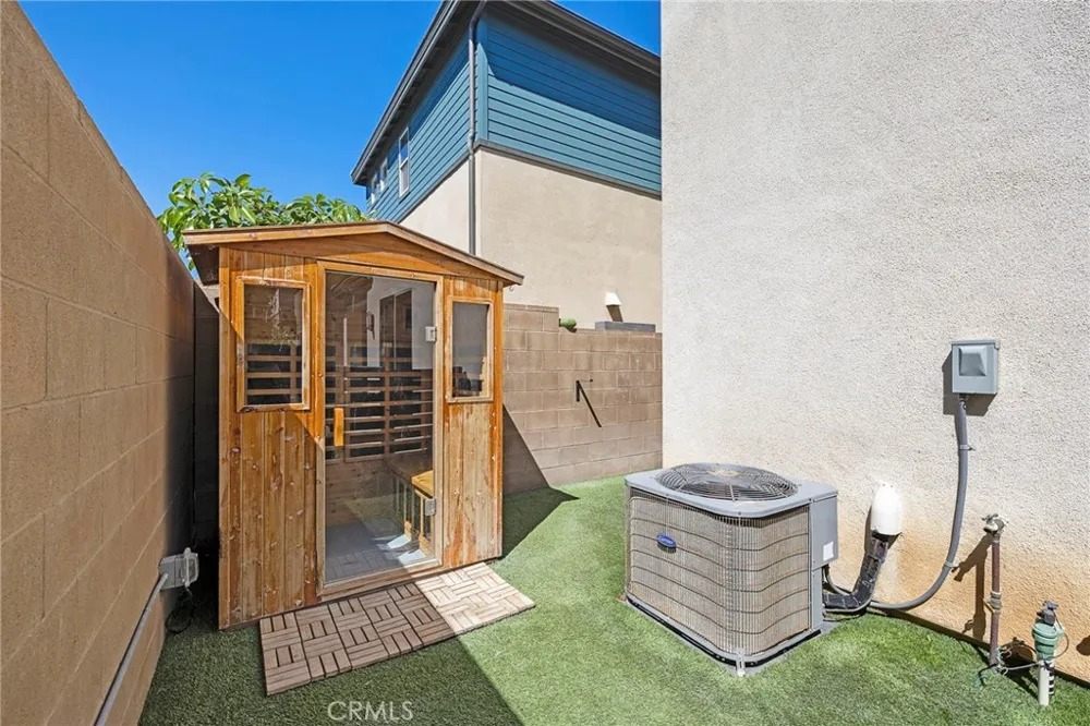 2111 Breakaway Costa Mesa, CA 92627
