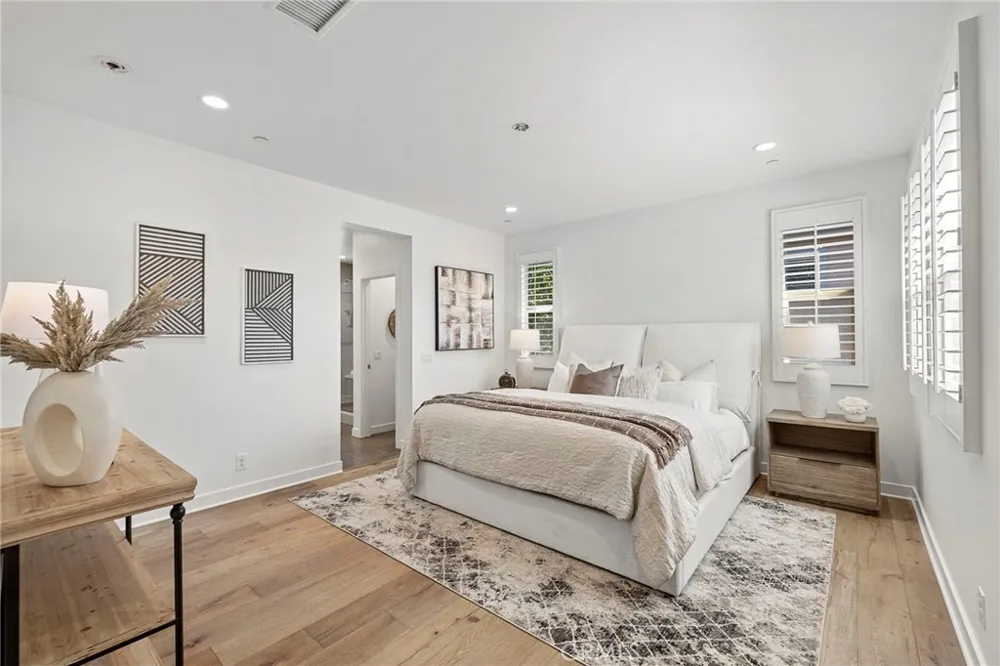 2111 Breakaway Costa Mesa, CA 92627