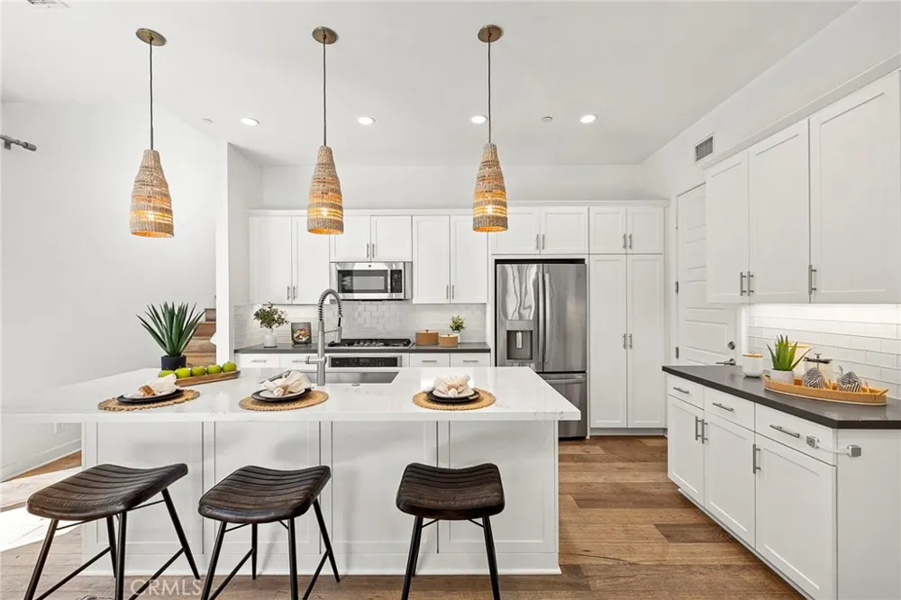 2111 Breakaway Costa Mesa, CA 92627
