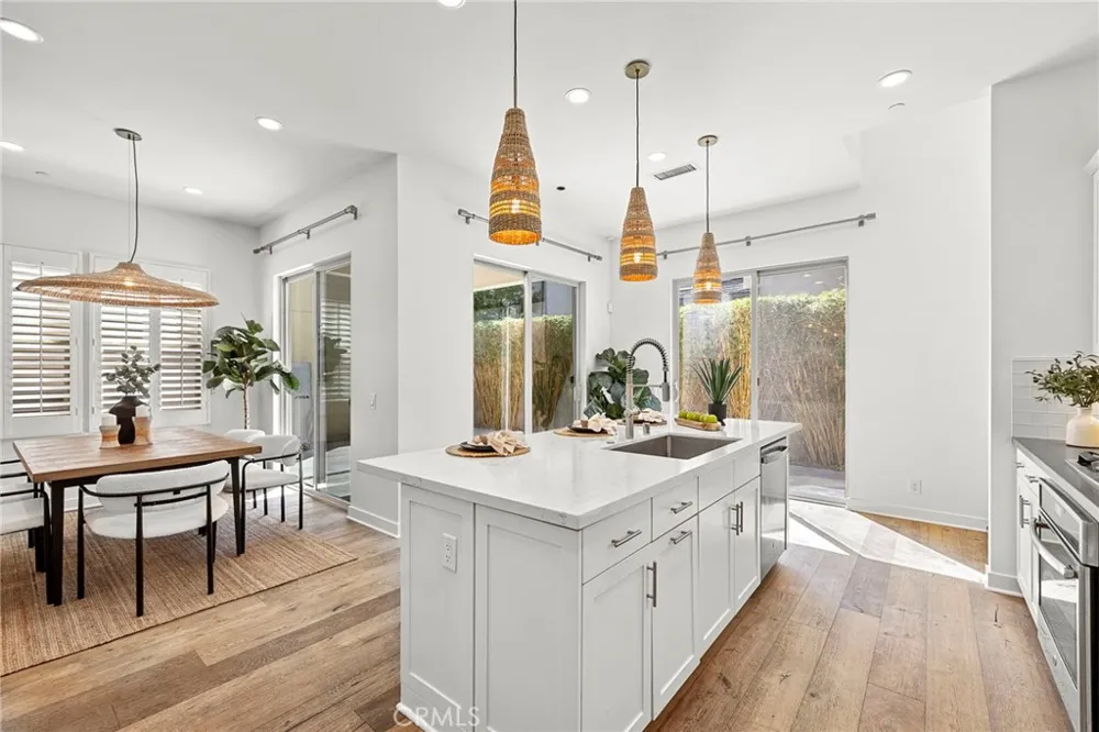 2111 Breakaway Costa Mesa, CA 92627