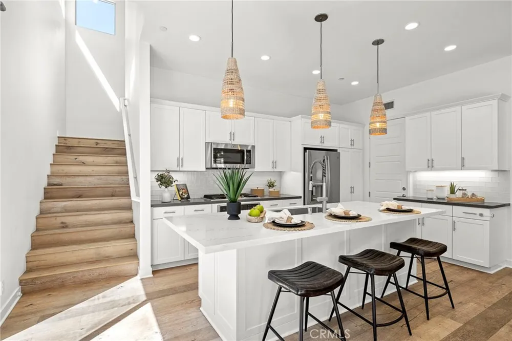 2111 Breakaway Costa Mesa, CA 92627