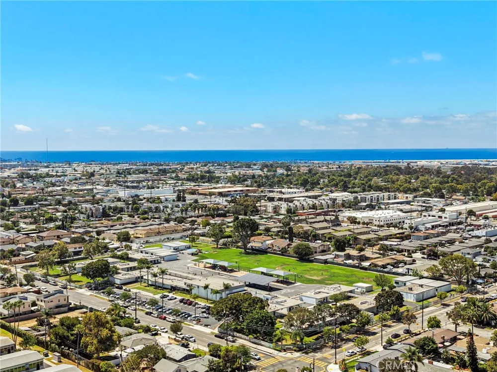 2111 Breakaway Costa Mesa, CA 92627