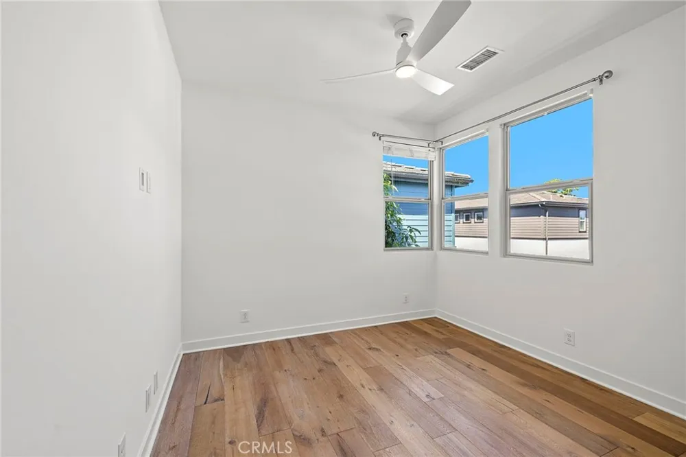 2111 Breakaway Costa Mesa, CA 92627