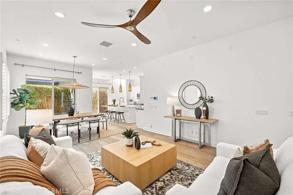 2111 Breakaway Costa Mesa, CA 92627