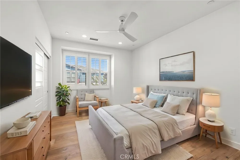 2111 Breakaway Costa Mesa, CA 92627