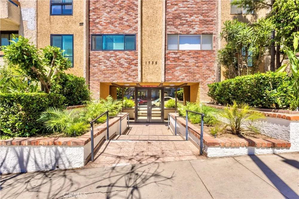 1735 Fuller Avenue #445 Los Angeles, CA 90046