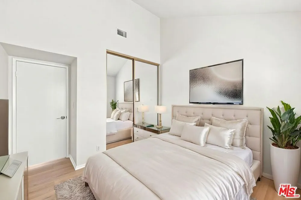 21801 Burbank Boulevard #83 Los Angeles, CA 91367