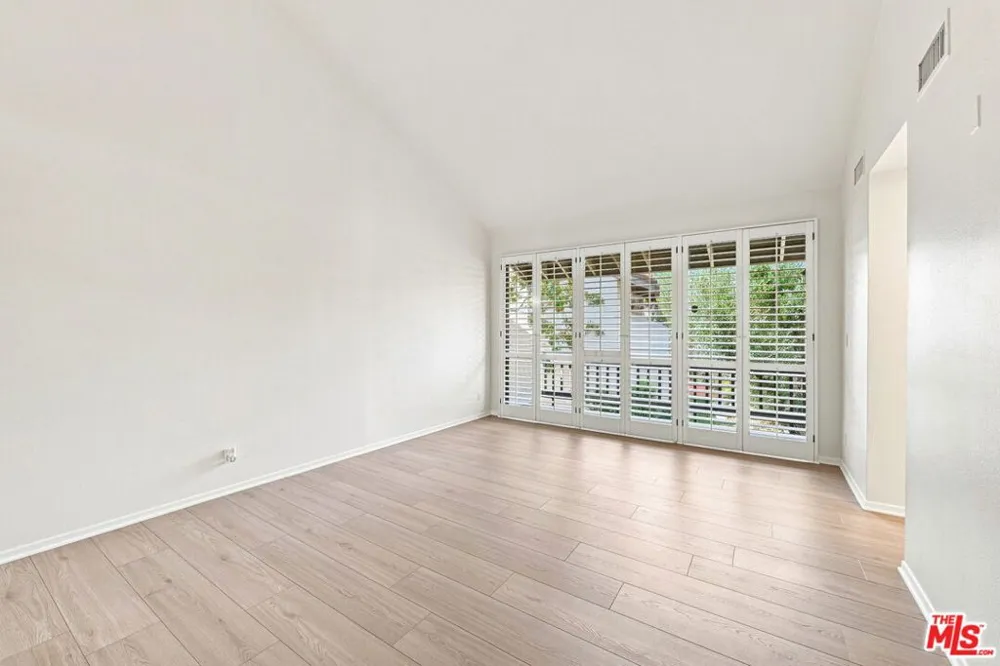21801 Burbank Boulevard #83 Los Angeles, CA 91367