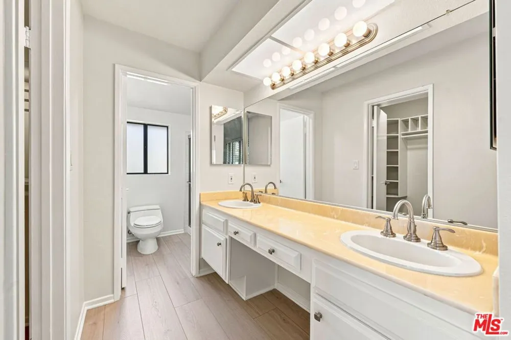 21801 Burbank Boulevard #83 Los Angeles, CA 91367