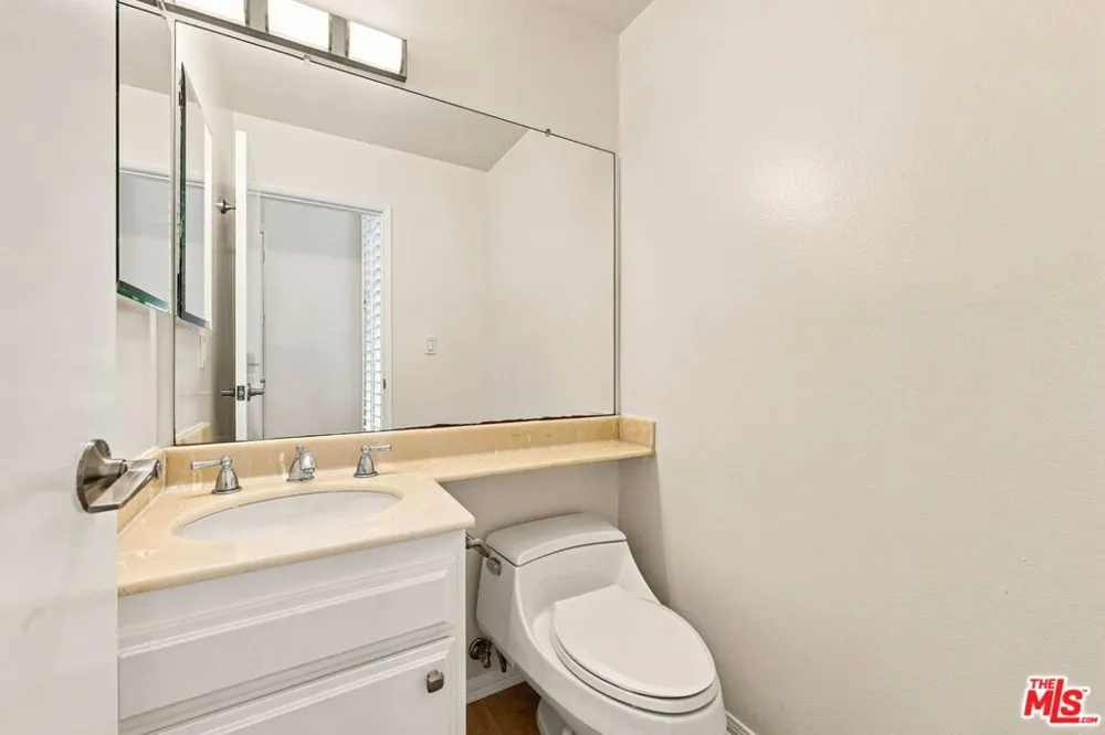 21801 Burbank Boulevard #83 Los Angeles, CA 91367
