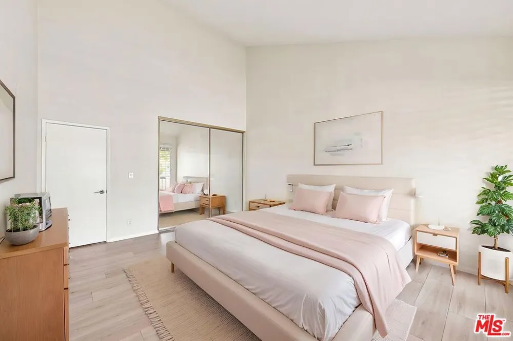 21801 Burbank Boulevard #83 Los Angeles, CA 91367