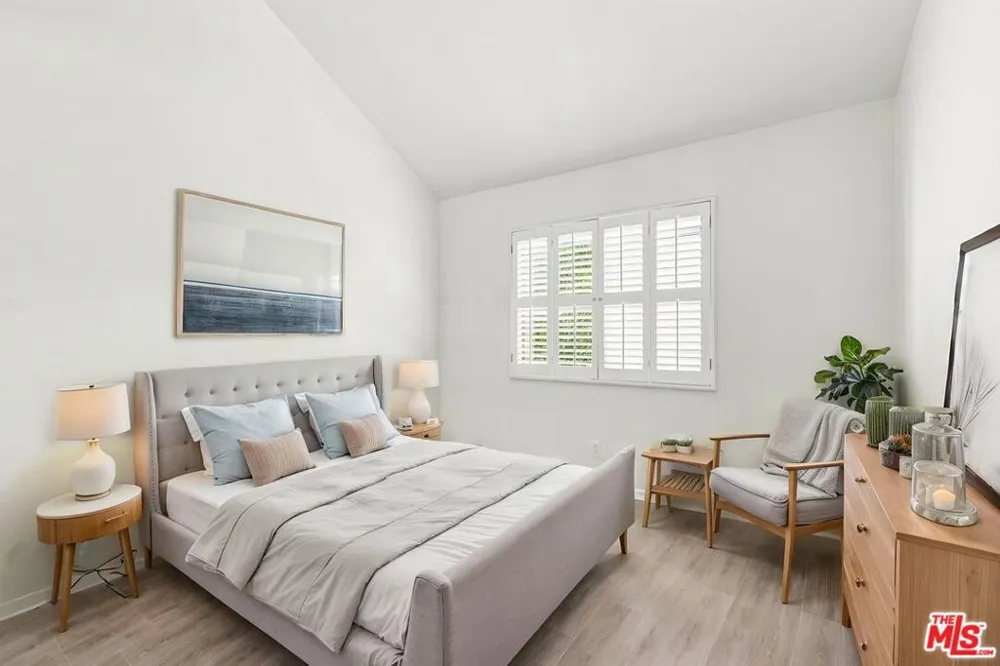 21801 Burbank Boulevard #83 Los Angeles, CA 91367
