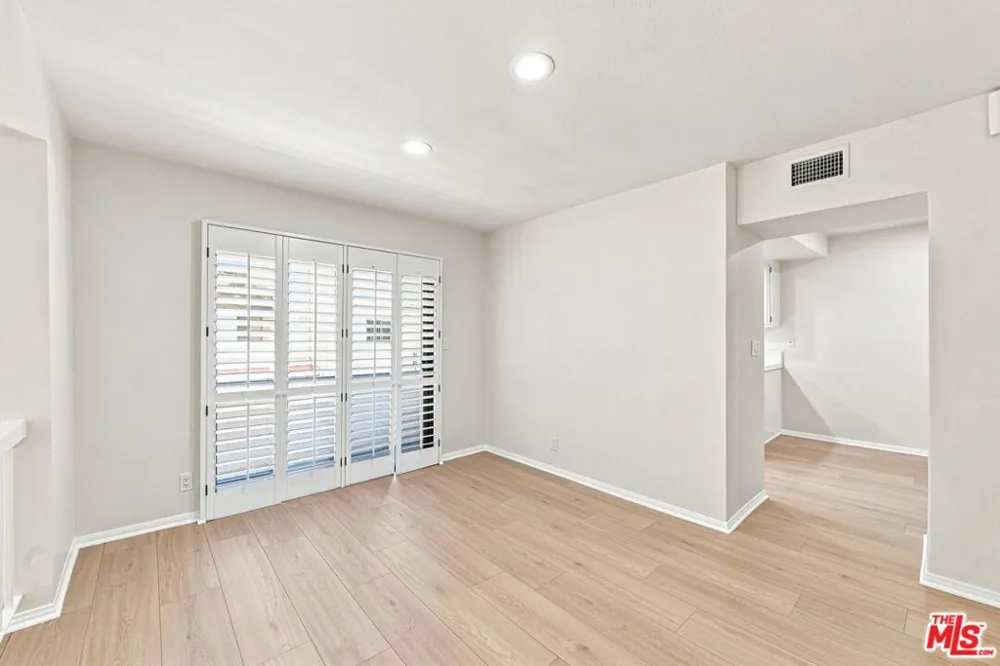 21801 Burbank Boulevard #83 Los Angeles, CA 91367