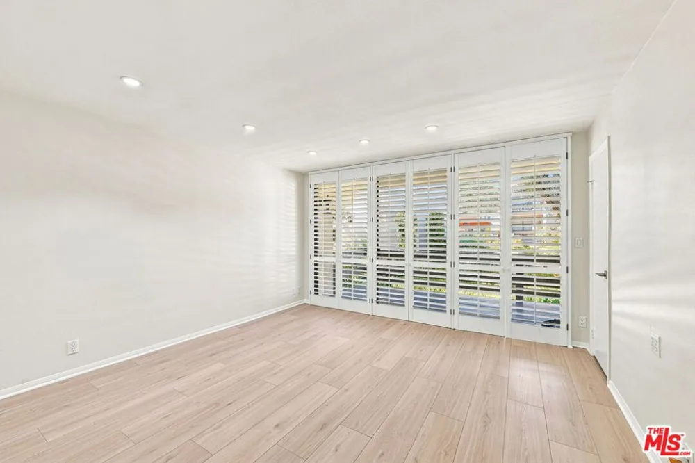 21801 Burbank Boulevard #83 Los Angeles, CA 91367