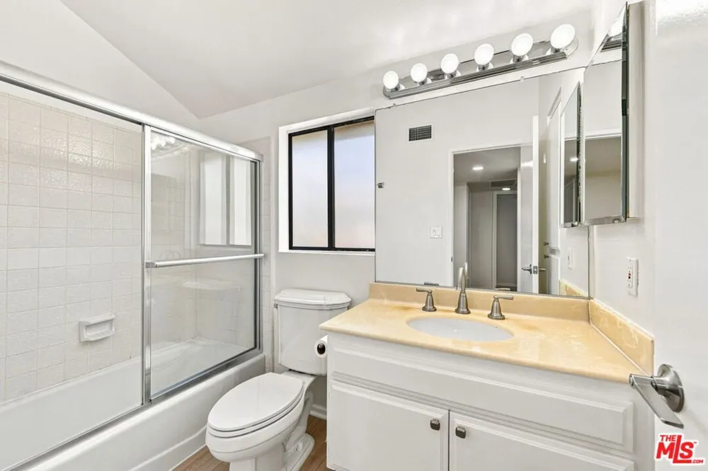 21801 Burbank Boulevard #83 Los Angeles, CA 91367