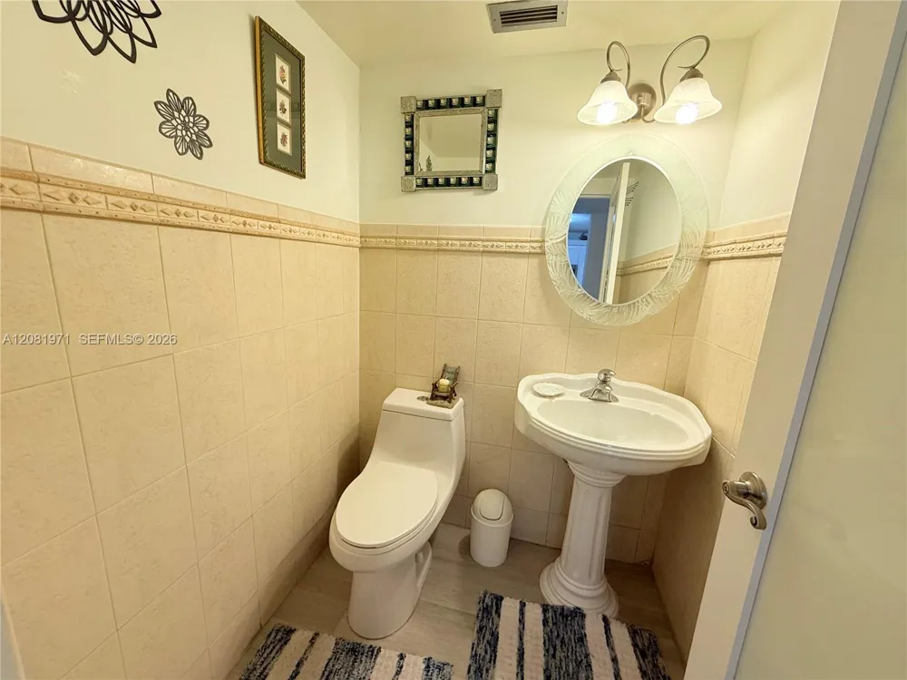 3725 S Ocean Dr #423 Hollywood, FL 33019